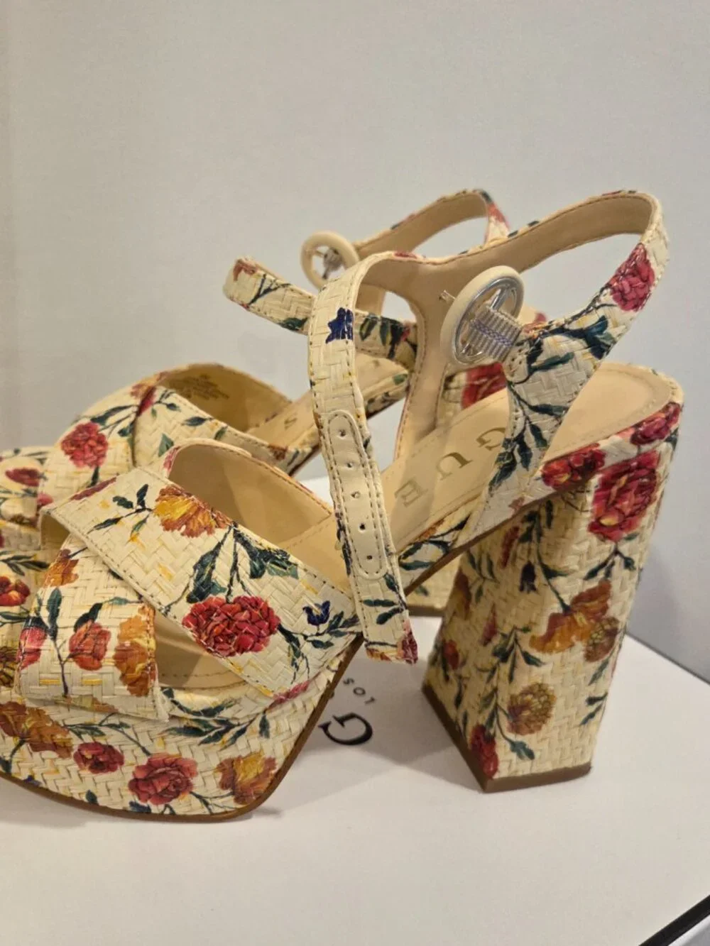 GUESS Vallenn3 Floral Platform Sandals – Natural Floral